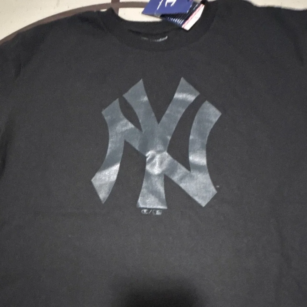 Champion New York Yankees Youth XL Black Graphic Print Short Sleeve T-Shirt - Picture 3 of 7